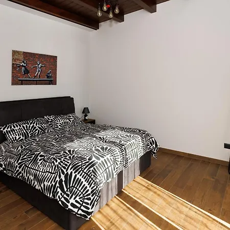 Industrial Loft In - Metro C To Colosseum شقة